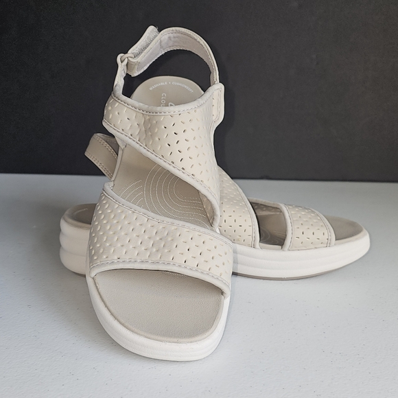 Clarks Cloudsteppers Drift Fern Backstrap Sandals Light Taupe 8W Comfortable - Picture 1 of 16